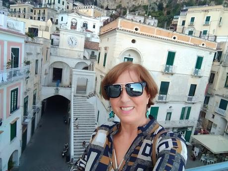 🚘Atrani, idilliaco e piccolo paese incuneato tra ripide scogliere 🚘Atrani, idilliaco e piccolo paese incuneato tra ripide scogliere