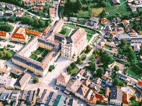 Austria per famiglie: la regione del Salzkammergut con Mondsee e il suo lago Austria per famiglie: la regione del Salzkammergut con Mondsee e il suo lago