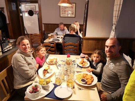 Austria per famiglie: la regione del Salzkammergut con Mondsee e il suo lago Austria per famiglie: la regione del Salzkammergut con Mondsee e il suo lago