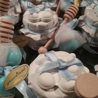 Il Battesimo con bomboniera di miele Il Battesimo con bomboniera di miele