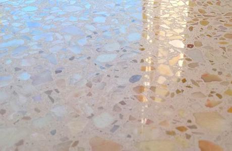 Il pavimento della nonna è tornato: la graniglia di marmo (Terrazzo Home Trend) Il pavimento della nonna è tornato: la graniglia di marmo (Terrazzo Home Trend)