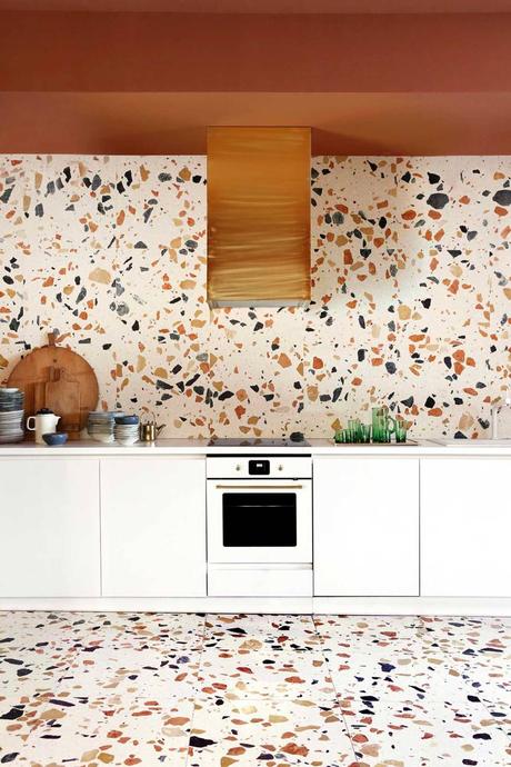 Il pavimento della nonna è tornato: la graniglia di marmo (Terrazzo Home Trend) Il pavimento della nonna è tornato: la graniglia di marmo (Terrazzo Home Trend)