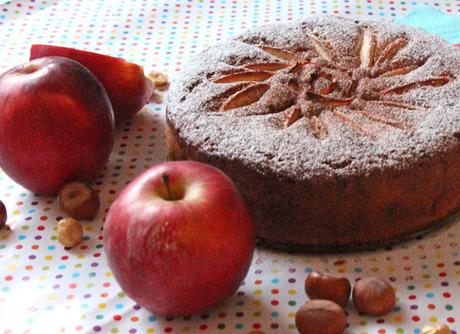 TORTA MELE e NOCCIOLE (una rondine non fa primavera, ma una torta alle mele fa subito autunno) TORTA MELE e NOCCIOLE (una rondine non fa primavera, ma una torta alle mele fa subito autunno)