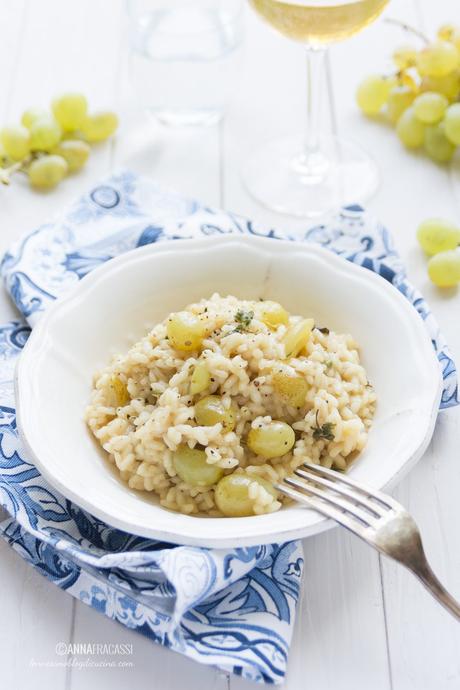 Risotto all’uva bianca ed erbe aromatiche Risotto all'uva bianca ed erbe aromatiche