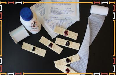 Halloween: cerotti di wafer insanguinati Halloween: cerotti di wafer insanguinati