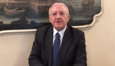 De Luca: “Questo non è un Governo, ma un circo equestre” Vincenzo De Luca