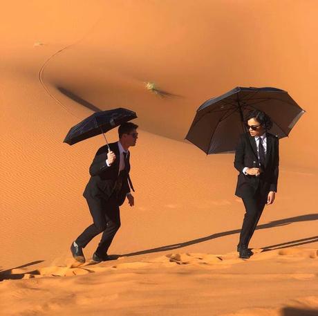 Men in Black: Chris Hemsworth nel deserto nelle nuove foto dal set! Men in Black: Chris Hemsworth nel deserto nelle nuove foto dal set!