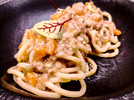 Pici al ragù bianco di cinta senese, la ricetta perfetta di Matteo Militello Pici al ragù bianco di cinta senese, la ricetta perfetta di Matteo Militello
