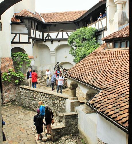 Il castello di Bran: quando la fantasia attrae più della realtà. Il castello di Bran: quando la fantasia attrae più della realtà.