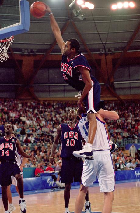 Nike celebra Vince Carter: tornano le Shox BB4, le scarpe della schiacciata su Weis Nike celebra Vince Carter: tornano le Shox BB4, le scarpe della schiacciata su Weis