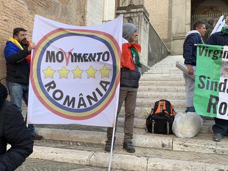 #ATestaAlta - La manifestazione a sostegno della Raggi è un clamoroso flop: i romani le voltano le spalle! #ATestaAlta - La manifestazione a sostegno della Raggi è un clamoroso flop: i romani le voltano le spalle!