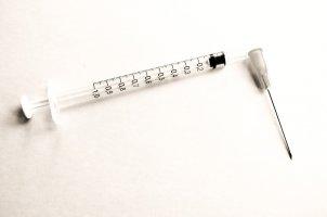 Studio sul vaccino MPVR: eventi avversi per 4 bimbi su 100 (!) vaccini
