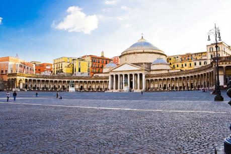 Napule è … Merry Flashmas!!! Piazza del Plebiscito, Napoli: non perderti Merry Flashmas il 15 dicembre 2018. Creeremo l'Albero di Natale Vivente più grande del mondo