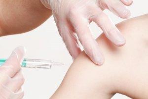 Vaccini pediatrici. La vittoria di Kennedy contro l’HHS vaccini