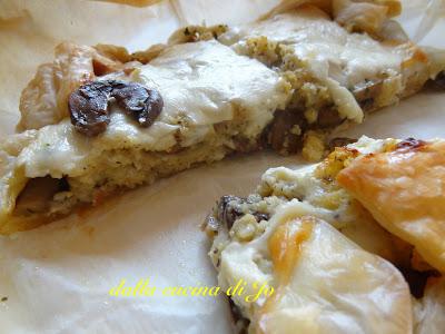 Torta di polenta e funghi in guscio di sfoglia Torta di polenta e funghi in guscio di sfoglia