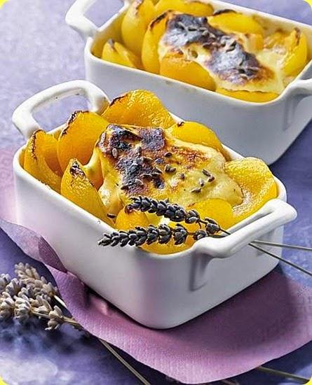 Tutte le ricette per creare dolci tipici e tradizionali natalizi: ecco 10 Dolci con Frutta Albicocche gratinate alla lavanda