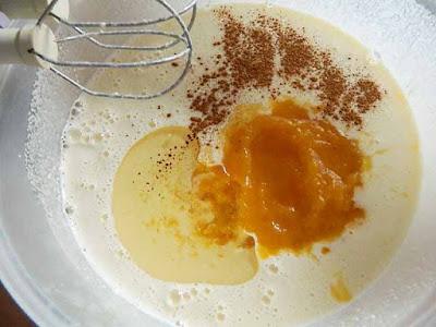 CIAMBELLA DI ZUCCA CON RICOTTA E MELE CIAMBELLA DI ZUCCA CON RICOTTA E MELE