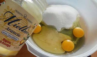 CIAMBELLA DI ZUCCA CON RICOTTA E MELE CIAMBELLA DI ZUCCA CON RICOTTA E MELE