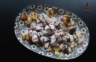 Briciole dolci di pasta sfoglia, sfruttiamo gli avanzi! Briciole dolci di pasta sfoglia, sfruttiamo gli avanzi!