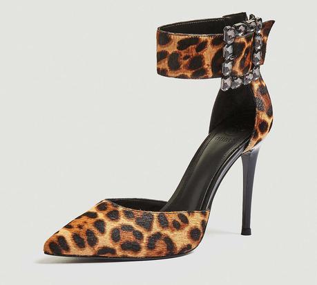 SE CERCHI IL GIUSTO LOOK PER LE FESTE CON GUESS LO HAI TROVATO! SE CERCHI IL GIUSTO LOOK PER LE FESTE CON GUESS LO HAI TROVATO!