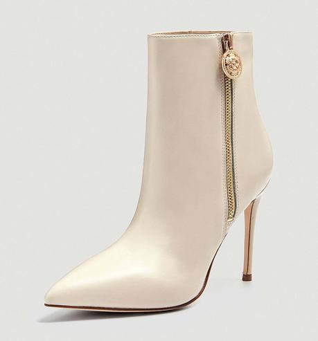SE CERCHI IL GIUSTO LOOK PER LE FESTE CON GUESS LO HAI TROVATO! SE CERCHI IL GIUSTO LOOK PER LE FESTE CON GUESS LO HAI TROVATO!