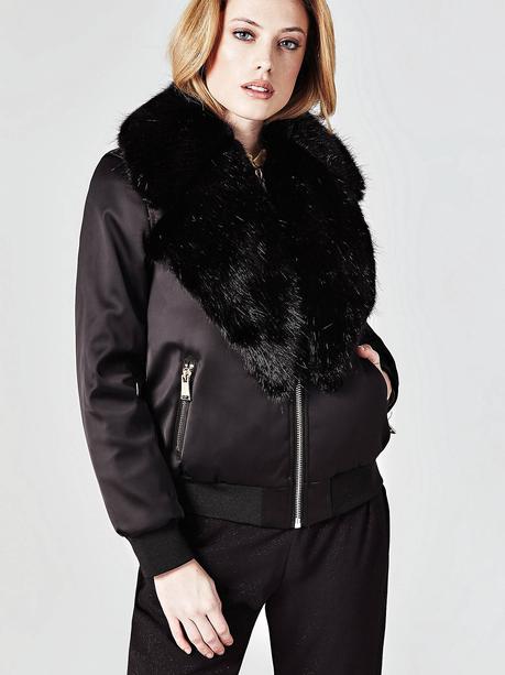 SE CERCHI IL GIUSTO LOOK PER LE FESTE CON GUESS LO HAI TROVATO! SE CERCHI IL GIUSTO LOOK PER LE FESTE CON GUESS LO HAI TROVATO!