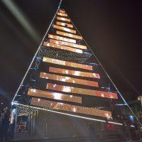 Oppo festeggia il Natale in Darsena a Milano Oppo