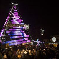 Oppo festeggia il Natale in Darsena a Milano Oppo
