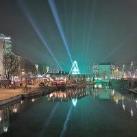 Oppo festeggia il Natale in Darsena a Milano Oppo
