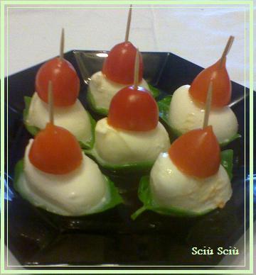 Spiedini di Caprese