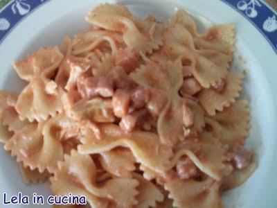 farfalle cremose con dadini di pollo