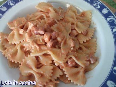 farfalle cremose con dadini di pollo