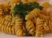 Fusilli crema peperoni gialli, capperi acciughe