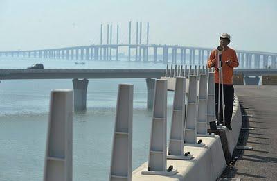 FOTO DEL GIORNO 1 GIUGNO 2011 : IL PONTE PIù LUNGO DEL MONDO IN CINA