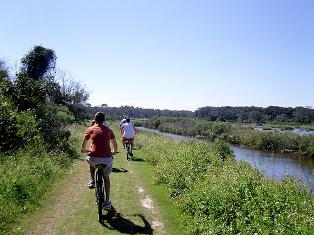 All'aria aperta tra passeggiate e giri in bici/En plain air for a walk or a bike tour