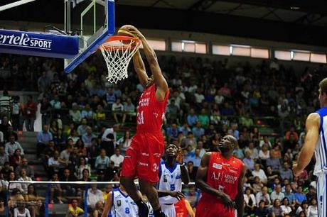 Basket: Bennet Cantù porta a casa anche gara2