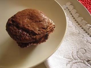 Muffin al cioccolato fondente con cuore di sambuco e contest