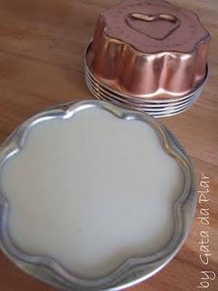 PANNA COTTA AL MIELE E FIORI D'ACACIA CON SALSA DI CILIEGIE