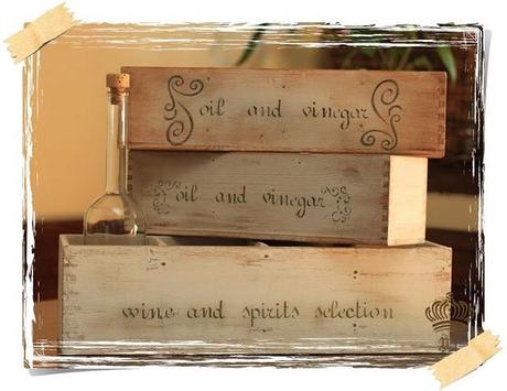 Shabby chic on Friday: wooden boxes...