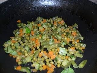 PENNE AL FARRO CON RAGU' DI VERDURE PROFUMATE AL BASILICO...