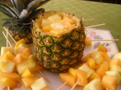 ANANAS CON SORPRESA DI FRUTTA (RICETTA)