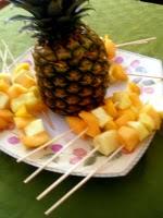 ANANAS CON SORPRESA DI FRUTTA (RICETTA)