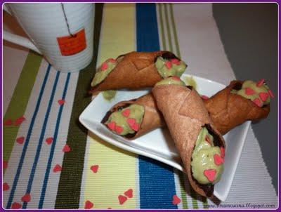 MINI CANNOLI CIOCCOLATO E CREMA AL MATCHA....ricetta dedicata a Rebecca!!!