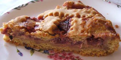 Crostata con panna e piccoli frutti