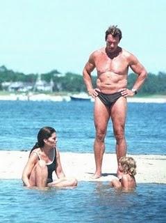 Arnold Schwarzenegger ha fatto vedere il sedere