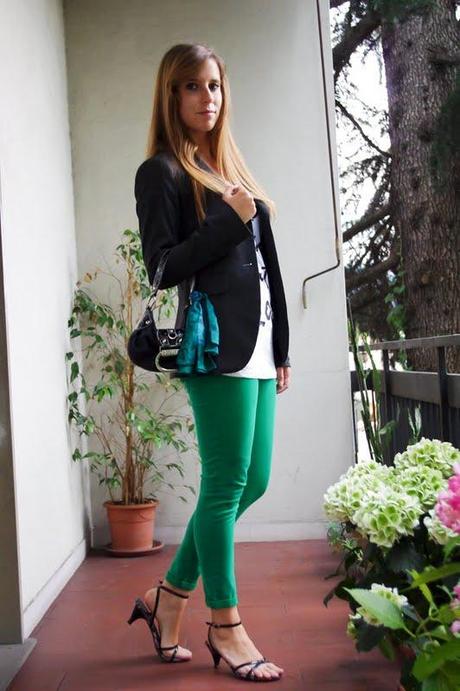 Same t-shirt with green pants