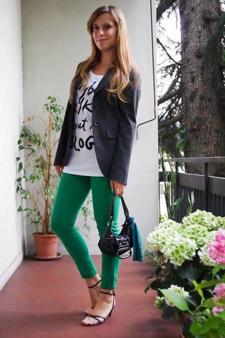 Same t-shirt with green pants