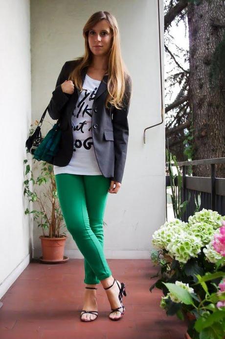 Same t-shirt with green pants