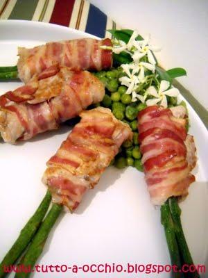 WHB #286 - Involtini di lonza di maiale e asparagi con piselli stufati