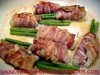 WHB #286 - Involtini di lonza di maiale e asparagi con piselli stufati